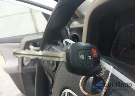 2015 Toyota Rav4 Xle z USA, uszkodzony, nr VIN 2T3RFREV2FW239925